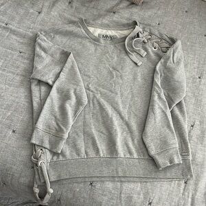 Grey sweater with ties